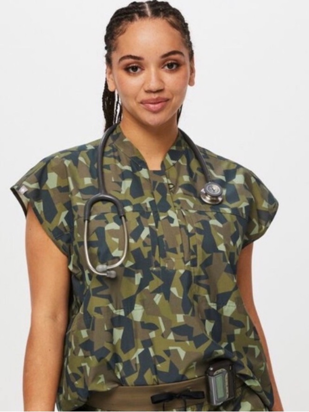 FIGS FREEx Blake Oversized Scrub Top Camo Martini Olive Size XS Never Worn